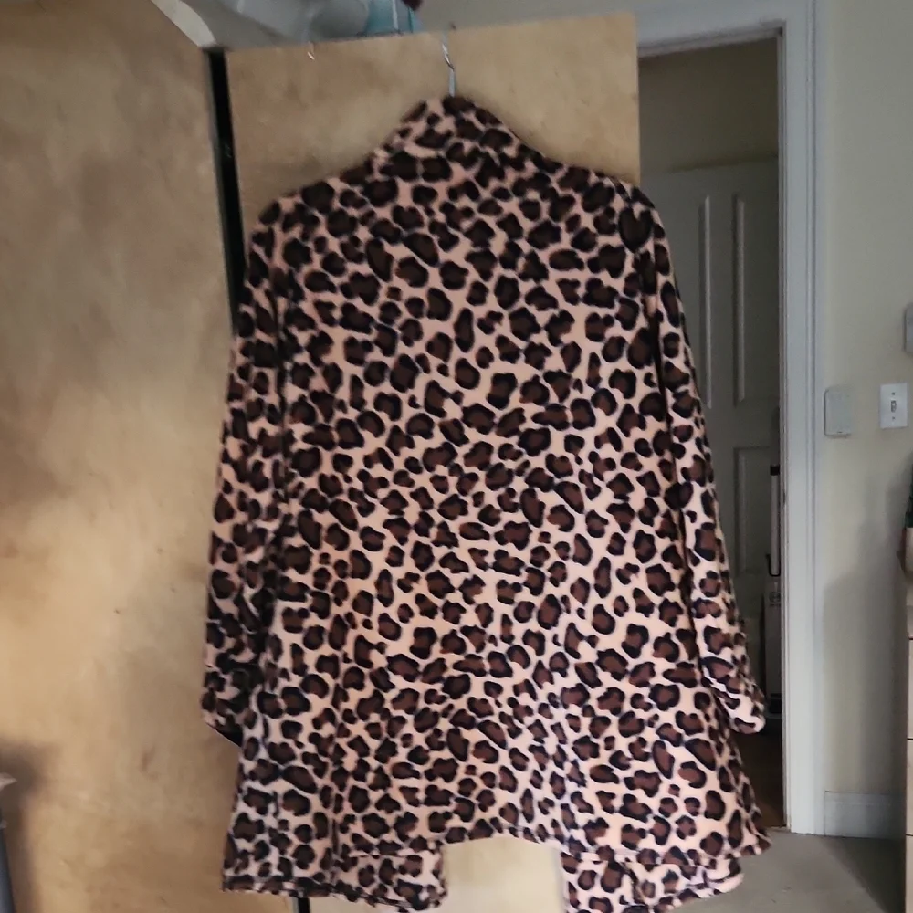 NWT-Suzanne Somers Leopard (100% Polyester Leopard Print Fabric) Swing Jacket - Picture 9 of 9